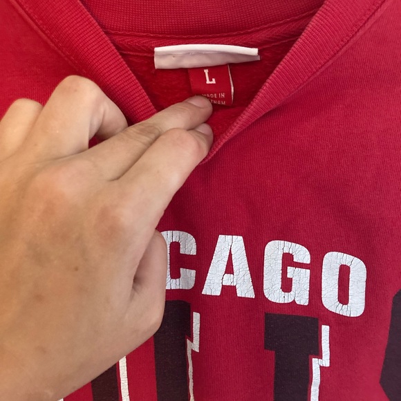 Vintage cutoff Chicago Bulls sweatshirt - Picture 7 of 7